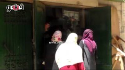 بالفيديو.. إقبال كثيف من السيدات على «شقق الإسكان» بالوراق