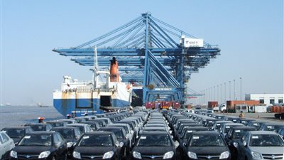 «الجمارك»: لا نية لإلغاء رسوم سيارات العاملين بالخارج