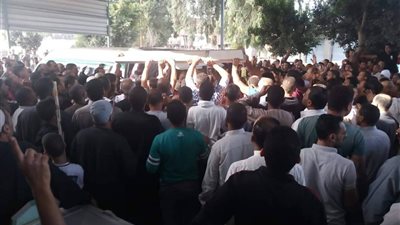 تشييع جثماني اثنين من ضحايا حادث التسرب البترولي بإيتاي البارود (صور)