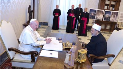 شيخ الأزهر وبابا الفاتيكان: ماضون في تعزيز التعاون وتحقيق الإخاء