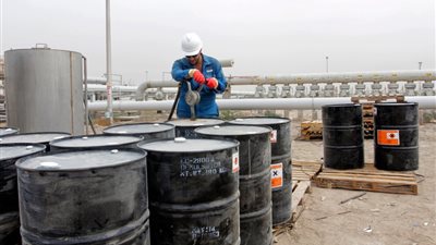 «زيادة المعروض» تضغط على أسعار النفط