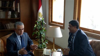 أمين المجلس الأعلى للثقافة يستقبل السفير الهندي بمكتبه
