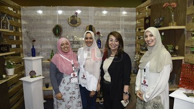جولة لوزيرة التضامن بمعرض الحرف اليدوية في ثاني أيام افتتاحه (صور)