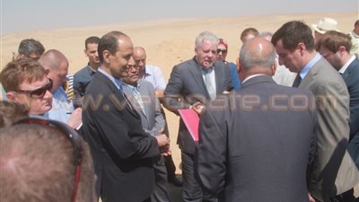 بالصور.. وفد روسي يتفقد الموقع المقترح للمنطقة الصناعية بالفيوم