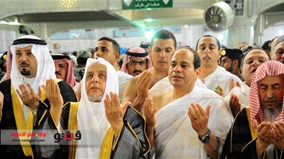 بالفيديو والصور.. «السيسي» يؤدى مناسك العمرة