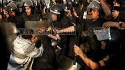 اشتباكات بين أهالى الشهداء والشرطة فى محاكة قتلة الثوار بالقليوبية