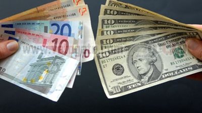 استقرار سعر الدولار وانخفاض ملحوظ لليورو استقرار سعر الدولار وانخفاض ملحوظ لليورو