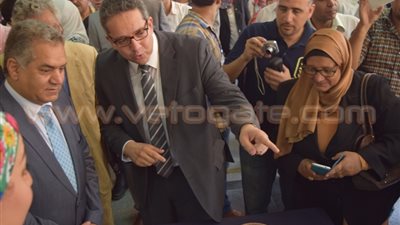 بالصور.. «الدماطي» يفتتح معرض «مقتنياتي هويتي» بالفسطاط