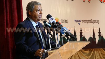 مساعد وزير الرياضة يطمئن على لاعب ليوبار الكونغولي