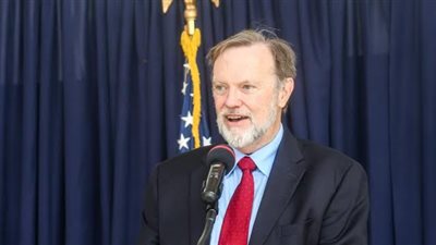 مساعد وزير الخارجية الأمريكي: لم نعد في خصومة مع السودان