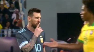 تصرف مسيء من ميسي تجاه مدرب البرازيل: 