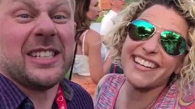 «بيل موراي» يساعد زوجين في الكشف عن نوع مولودهما (فيديو وصور)