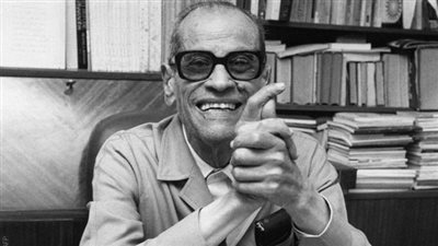 نجيب محفوظ يكتب: طاعة الله وحبه