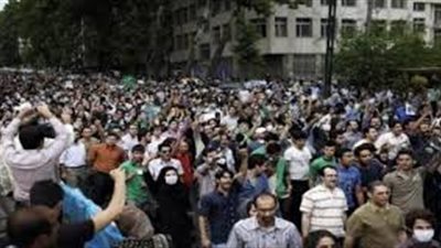 أنباء عن سقوط قتيل وجرحى بين المحتجين في 