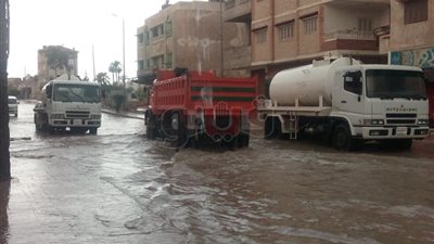 سقوط أمطار غزيرة على شمال سيناء.. والمحافظة تعلن الطوارئ