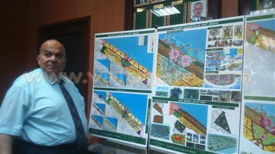 بالصور.. محافظ الدقهلية يستعرض مساحة المنصورة الجديدة على الخرائط