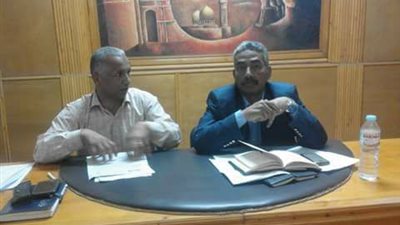 مناقشة خطة المشروعات التنموية بواحة الداخلة في الوادي الجديد