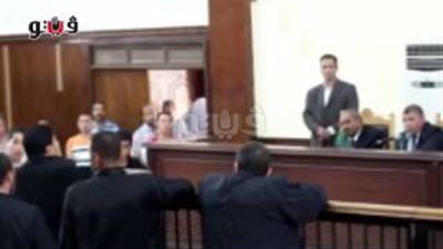بالفيديو.. مشادات بين الدفاع وقاضى 