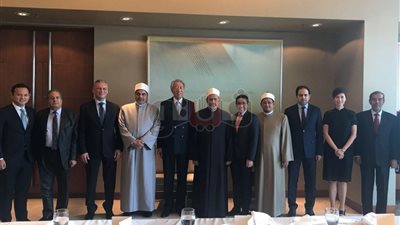 نائب رئيس وزراء سنغافورة يقيم مأدبة غداء ترحيبا بالإمام الأكبر