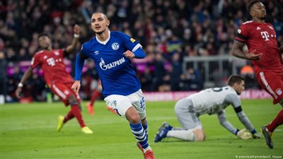 بعكس أوزيل.. لاعب شالكة يقرر ارتداء قمصان تركيا