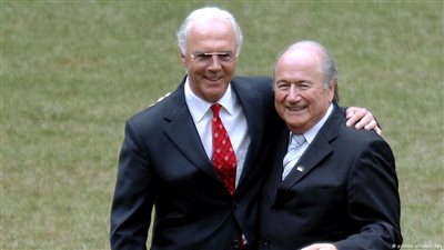 بيكينباور وبلاتر يتجاوزان خلافاتهما بعد سحابة صيف