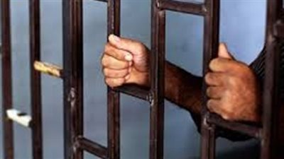 حبس موظف بتهمة سرقة 13 ألف دولار من شركة استيراد في النزهة