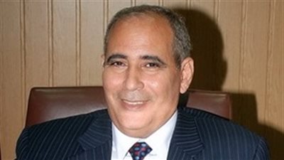 محافظ الشرقية يناقش العقبات التي تعوق تنفيذ كوبرى الصدر