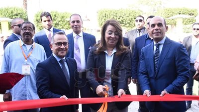 وزيرة التضامن تفتتح معرض 