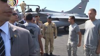 بالفيديو.. «الدفاع» تهدي «السيسي» أغنية لحضوره حفل الكلية الجوية