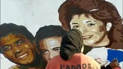 على نفقتها الخاصة.. حكاية سارة رجب مع جدارية أسرة أحمد زكي