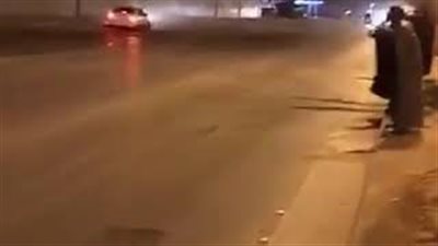 حادث مروع بسبب تهور سائق يمارس التفحيط (فيديو)