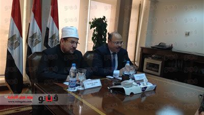 بالصور.. وزير الأوقاف يدعو موظفي 
