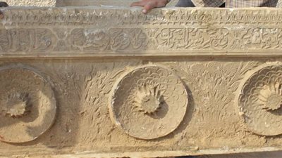 الآثار الإسلامية: نقل تركيبة تربة عثمان بك أبو سيف لمعمل الترميم لصيانتها