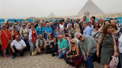 وزيرة الهجرة مع وفد يوناني وقبرصي في زيارة الأهرامات