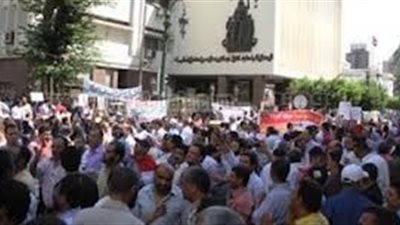 استمرار إضراب عمال العربى للحديد لإقالة الإدارة