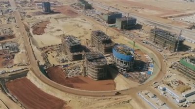 الانتهاء من الدور السادس بعدد من الأبراج في العاصمة الإدارية (فيديو)