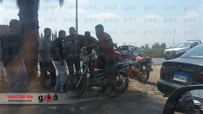 بالصور.. إصابة سائق في حادث تصادم على طريق 