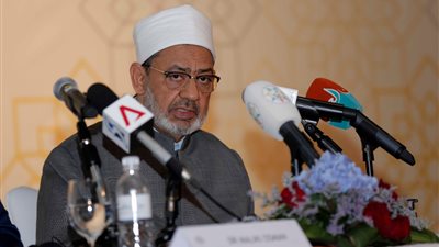 شيخ الأزهر خلال لقائه بالمجلس الإسلامي السنغافوري​: الاختلاف سنة إلهية والقرآن كفل حرية الاعتقاد.. تجديد الخطاب الديني لن يمس الثوابت أبدا.. ومنهج الأزهر يقوم على الانفتاح والتعددية