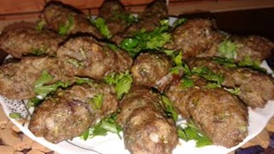 للتوفير.. طريقة سهلة لتحويل ربع كيلو لحم مفروم للضعف (فيديو)