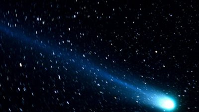 أمطار الشهب تضيء سماء مصر.. البحوث الفلكية: الظاهرة تسمى «زخة الدالويات».. سقوط 20 شهابًا في الساعة وتترك خلفها ذيلًا من الغاز المتوهج.. والمذنب «ماكهولز - 96 ب» سبب الزخة