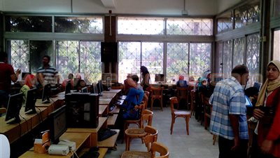 بالصور.. إقبال ضعيف على معامل جامعة حلوان رابع أيام التنسيق