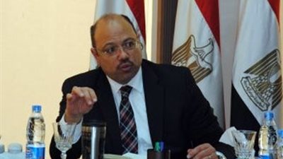 موظفو «الرياضة» يهددون بالثورة على «خالد عبد العزيز»