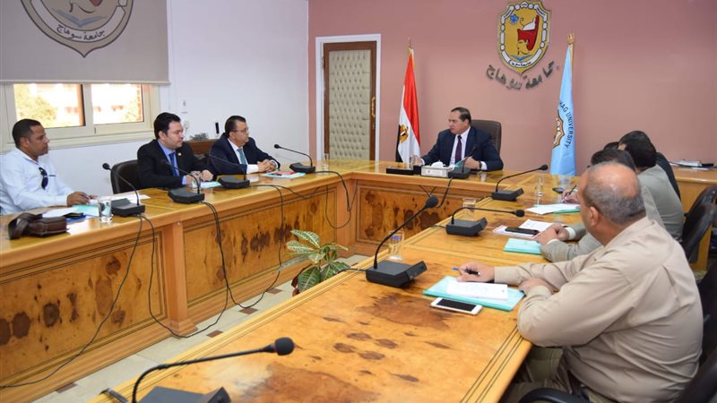  الدكتور أحمد عزيز