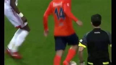 أردا توران يعتدي على حكم مساعد بالدوري التركي (فيديو)