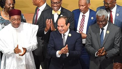 السيسي في برلين.. يشارك باجتماعات مجموعة الـ20 وأفريقيا.. يستعرض رؤية مصر تجاه القضايا الإقليمية والدولية.. يرسخ لسبل تحقيق السلام والتنمية المستدامة.. وأسس الشراكة العادلة بين أفريقيا ودول المجموعة