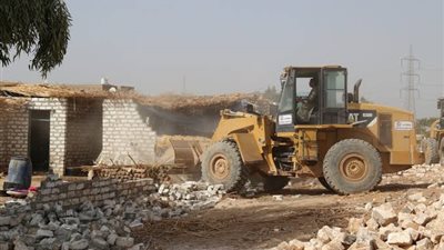 إزالة 21 تعدي أراضي أملاك الدولة بدشنا