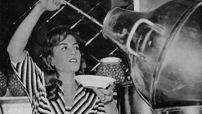 ليلى طاهر أعدت الإفطار فأصيب الجميع بالتسمم