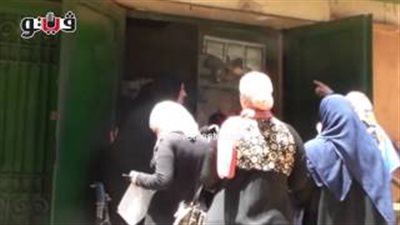 بالفيديو.. اصطفاف سيدات المنيرة أمام البريد لحجز شقق «الإسكان»
