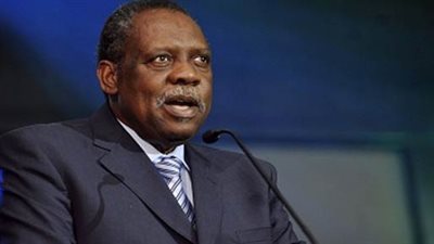 عيسى حياتو يصل إلى الجزائر