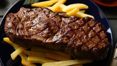 تعرفي على طريقة عمل شرائح الستيك المشوية